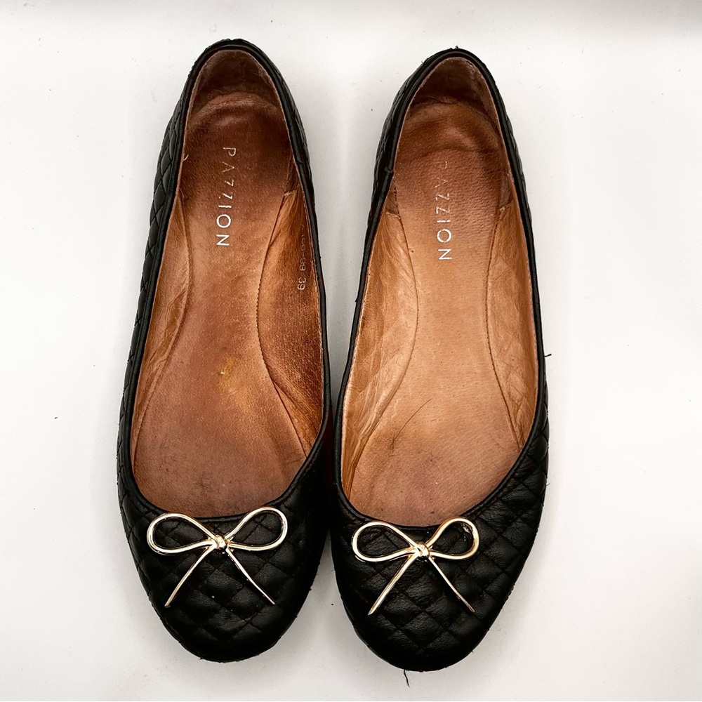 BLACK QUILTED FLATS WITH METAL BOW DETAIL